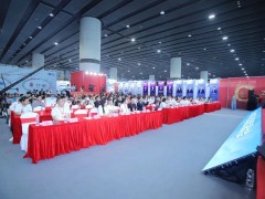 鷹衛(wèi)浴戴日華：堅持高質(zhì)量發(fā)展，向高價值轉(zhuǎn)型