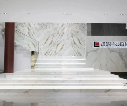 仿古賽道第一潮牌，路易摩登瓷磚憑什么在陶瓷行業(yè)內(nèi)卷中突圍？