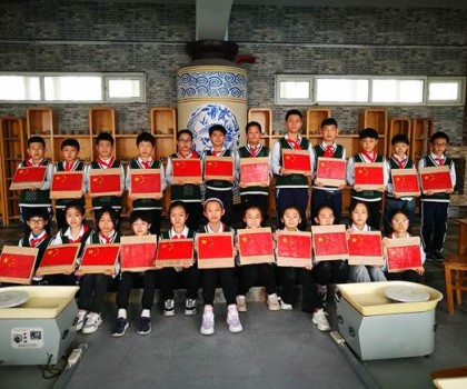 陶藝課上的“思政課”樹立“愛國情懷”盛世長安小學“國慶節(jié)”陶藝制作專題教育活動