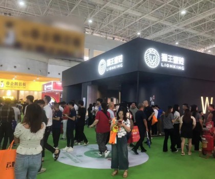 佛山陶博會第一天，獅王瓷磚已經(jīng)燃爆了！