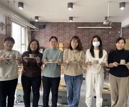 體驗(yàn)非遺熱辣滾燙――盛世長(zhǎng)安小學(xué)開展“三八” 女神節(jié)陶藝制作活動(dòng)