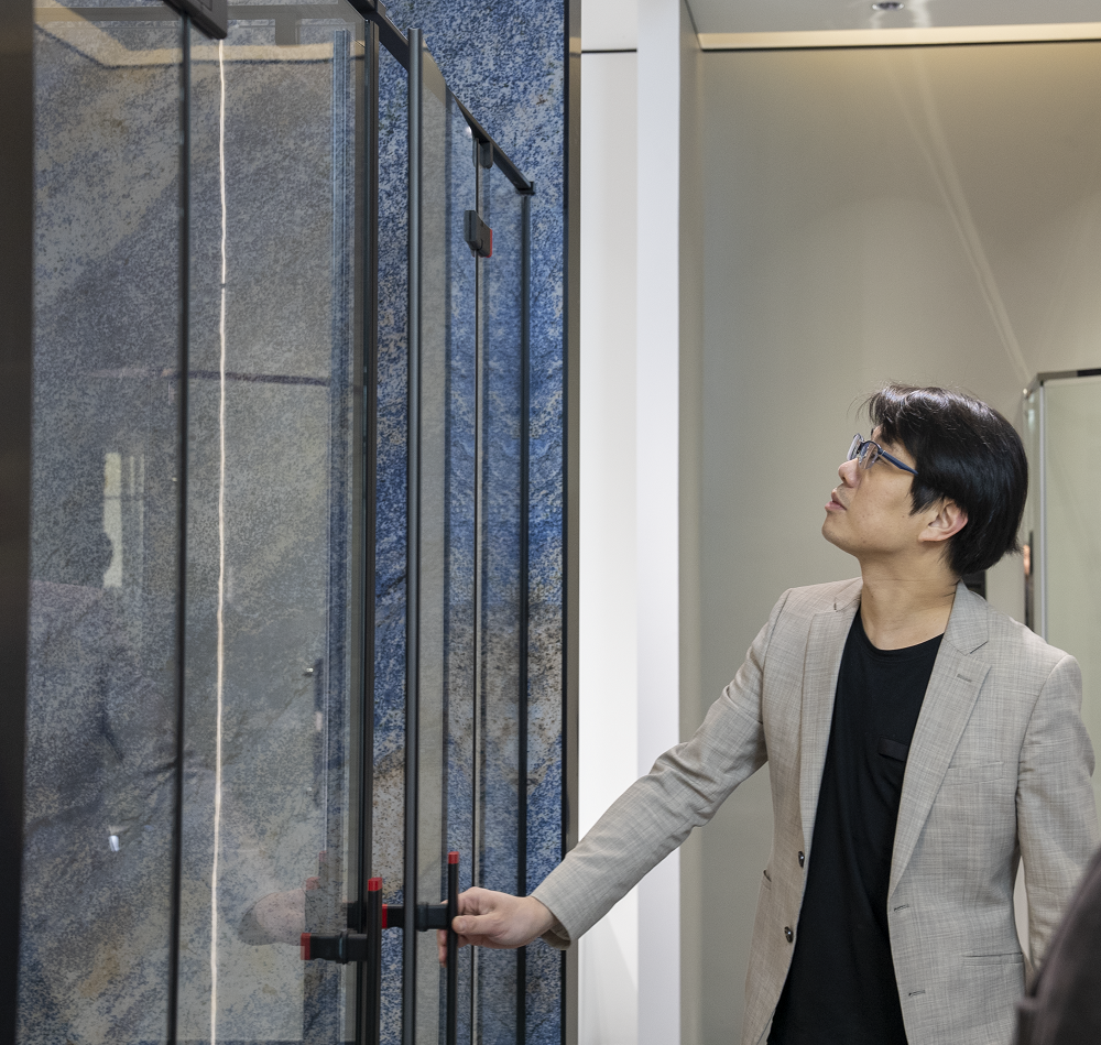 邵唯晏與中建協(xié)室內(nèi)設計委一行蒞臨浪鯨衛(wèi)浴參觀交流5.png