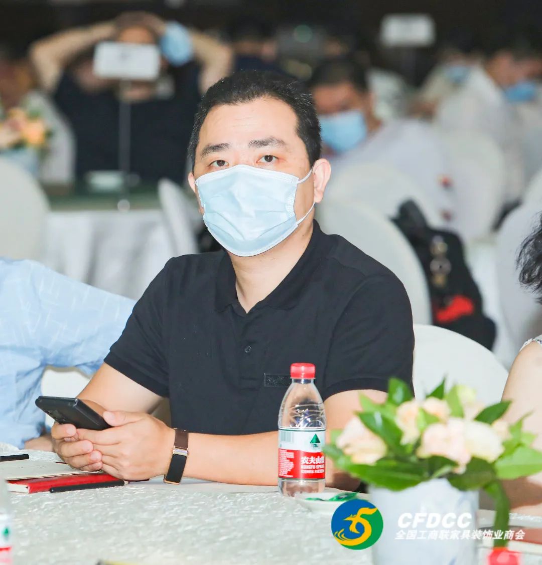 定制中國(guó)好浴室！浪鯨衛(wèi)浴被授予“定制家居專業(yè)委員會(huì)副會(huì)長(zhǎng)”稱號(hào)3.jpg