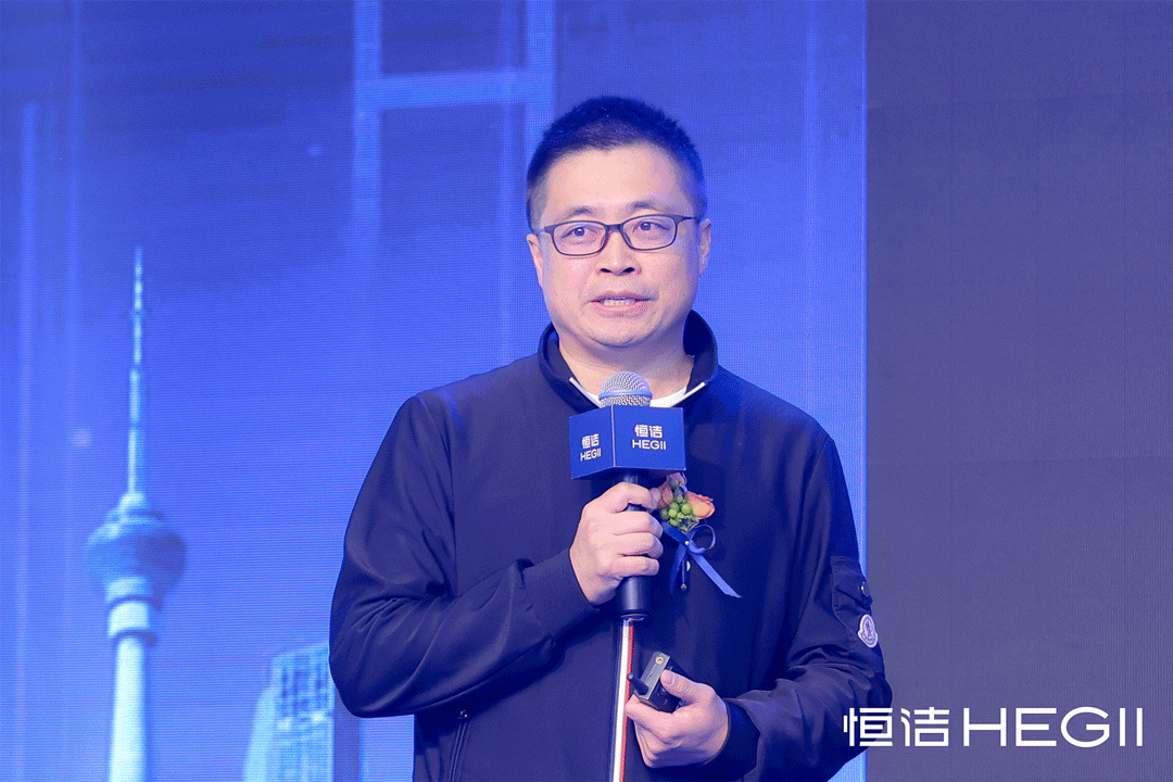 6、GIF：優(yōu)居張院長、網(wǎng)易家居胡總演講照.gif