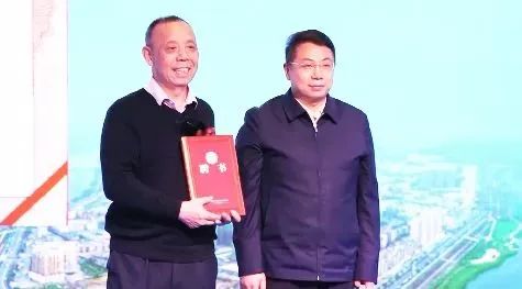 喻鎮(zhèn)榮受聘為湖北省十堰市“竹山縣衛(wèi)浴產(chǎn)業(yè)顧問”.jpg